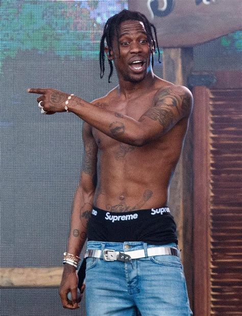 how much does travis weigh